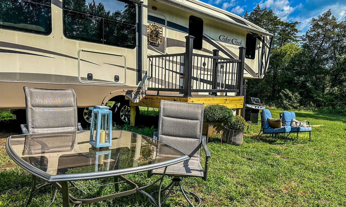 Glen Allen House | Luxe Farm-Stay w/ private animal sanctuary~10 min from city!