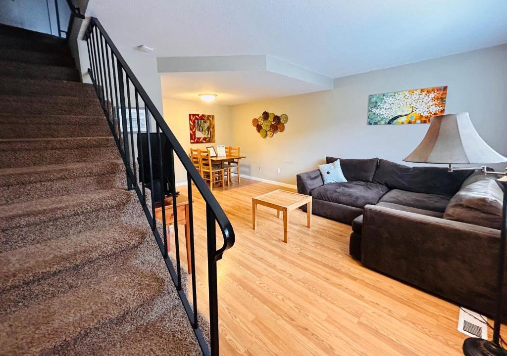 Southeast Boise Apartment | Luxe on Penn Family Friendly, Toddler amenities, baby proof with baby gate, toys, bath toys, cups and plates, Separate Workstation with Desk and Monitor, located in desirable SE Boise next to the Greenbelt and Boise River