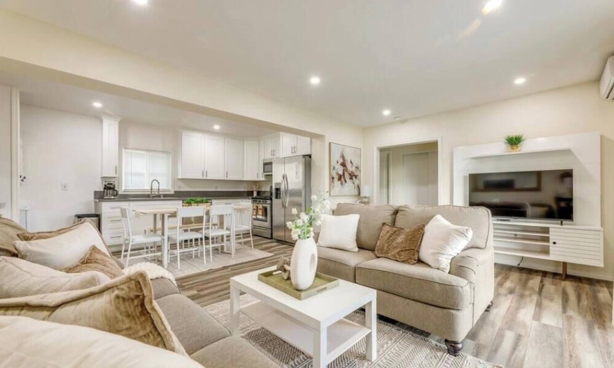 West Los Angeles Condo | Luxe West LA Designer Condo Near Santa Monica Pier, Beverly Hills & Bel-Air
