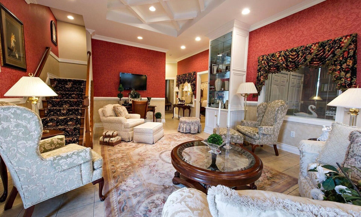 Ballenger Creek Cottage | Luxurious 4BR, Private Pool, Heated Spa-Open Year-Round, Near Downtown!