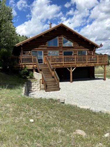Cameron House | Luxurious Log Home with Madison River Views near Three Dollar Bridge, J & J Ranch, Montana