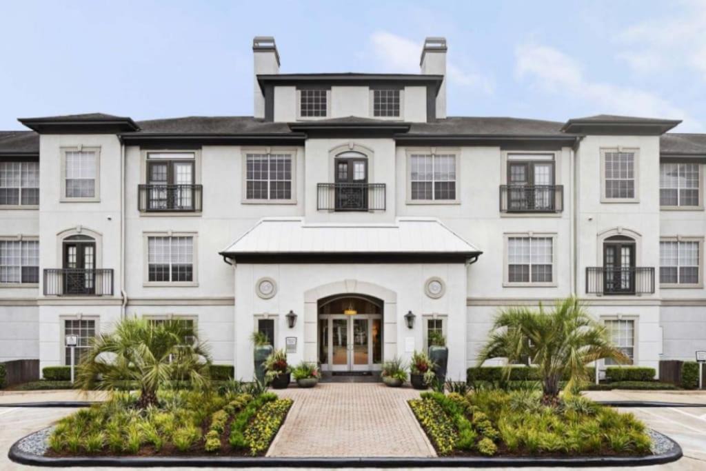 Midtown Apartment | Luxury 1bedroom in Perfect Location in Midtown