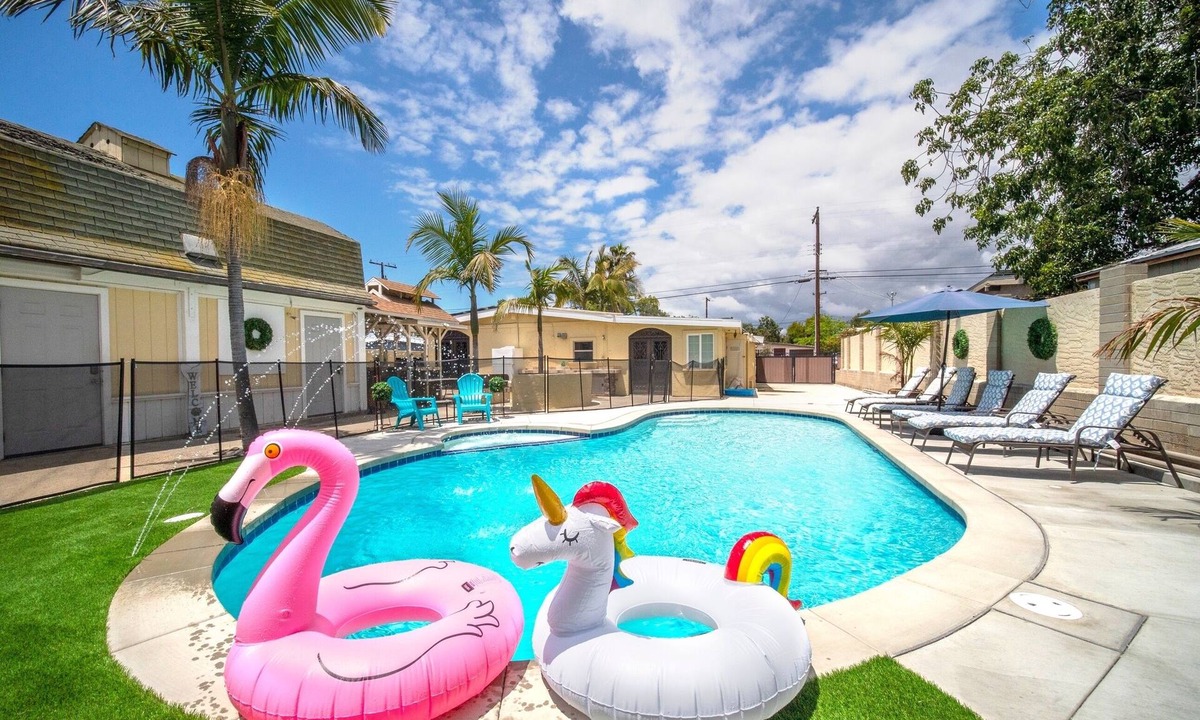 Chula Vista House | Luxury 4Bedroom Home with Pool, Mini Golf & Movie Theater