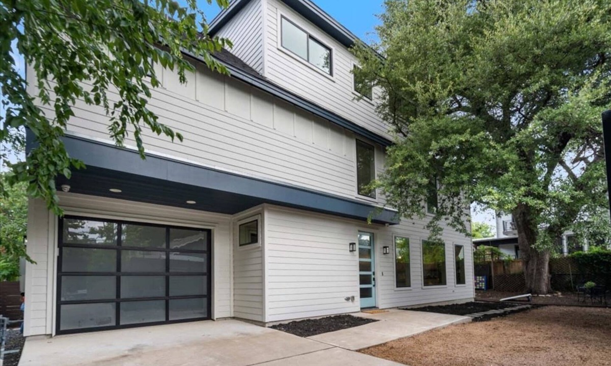 Swede Hill House | Luxury 4BR East Austin Home w/Pool & Game Room