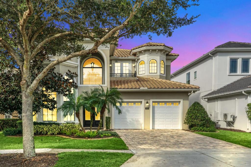 Reunion House | Luxury 6 Bedroom House in Reunion Resort