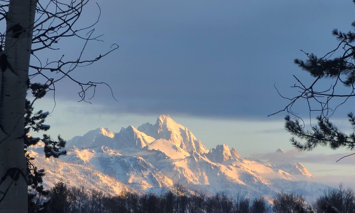 Wilson House | Luxury 6BR family friendly home, Teton views, Starlink, new hot tub, 5800 SF.