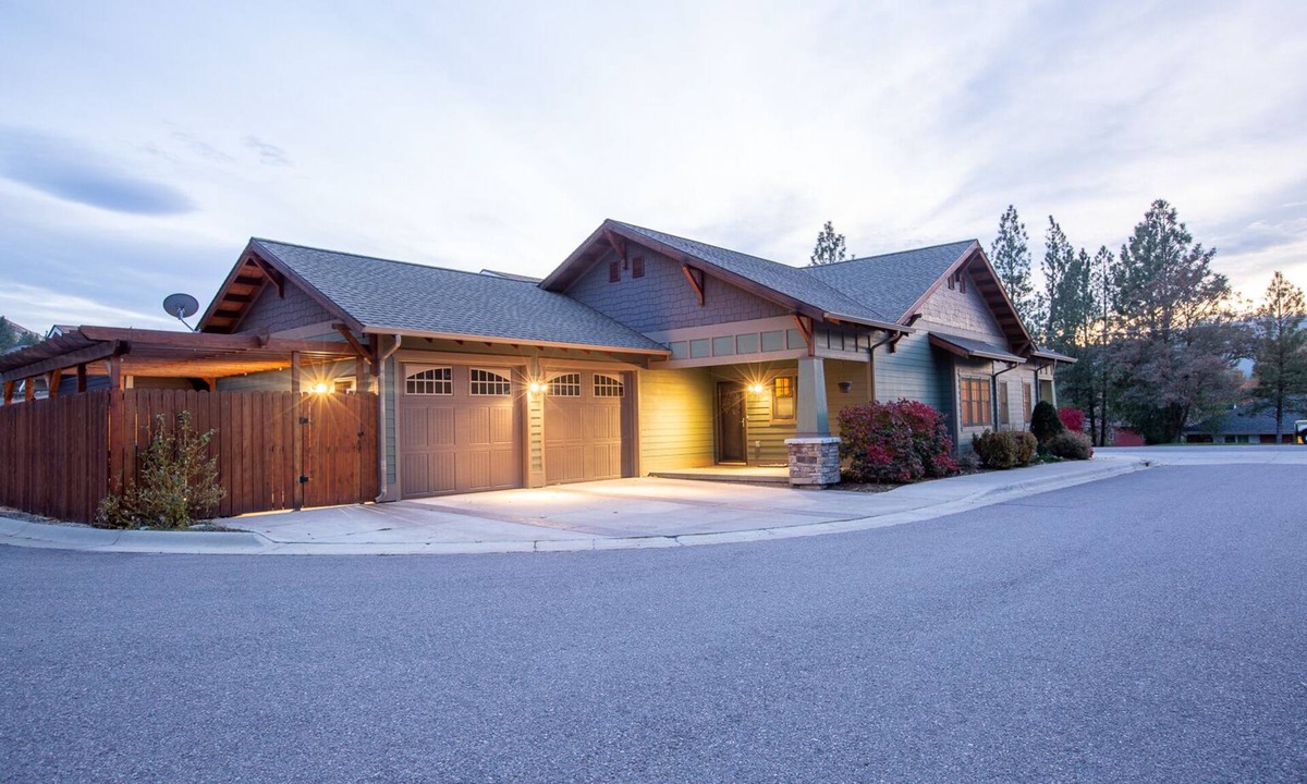 Lower Rattlesnake House | Luxury And Comfort in Missoula’s best neighborhood!