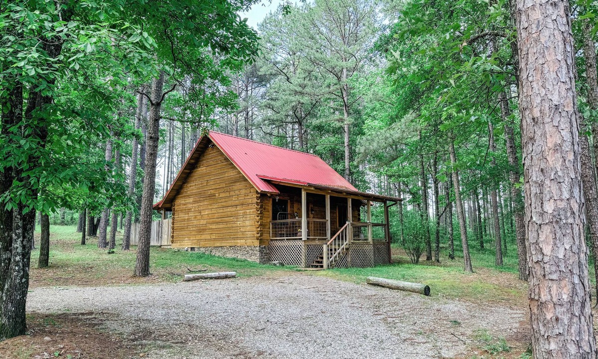 Bismarck Cabin | Luxury cabin getaway on a 40 acre retreat