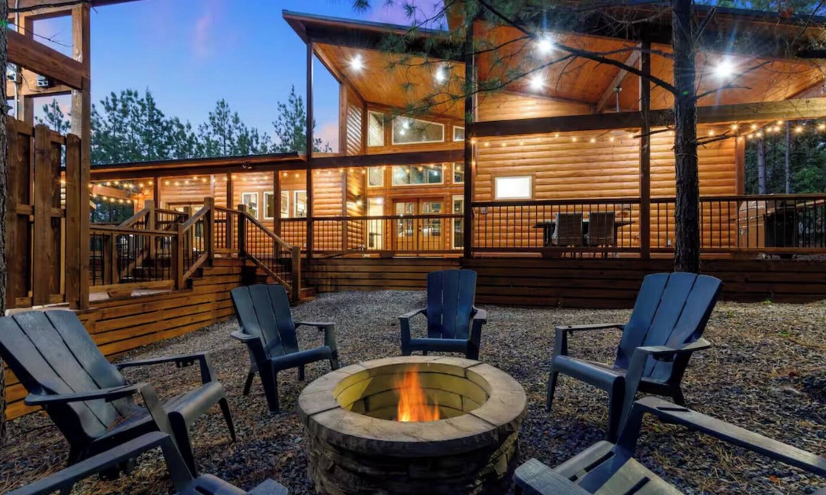 Broken Bow Cabin | Luxury Cabin | Hot Tub, Fireplace, Game room