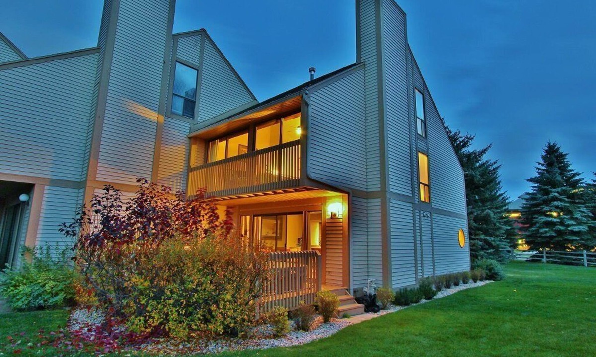 Park Meadows Condo | Luxury Condo, Private Hot Tub & Year-Round Recreation at Park City Racquet club Village