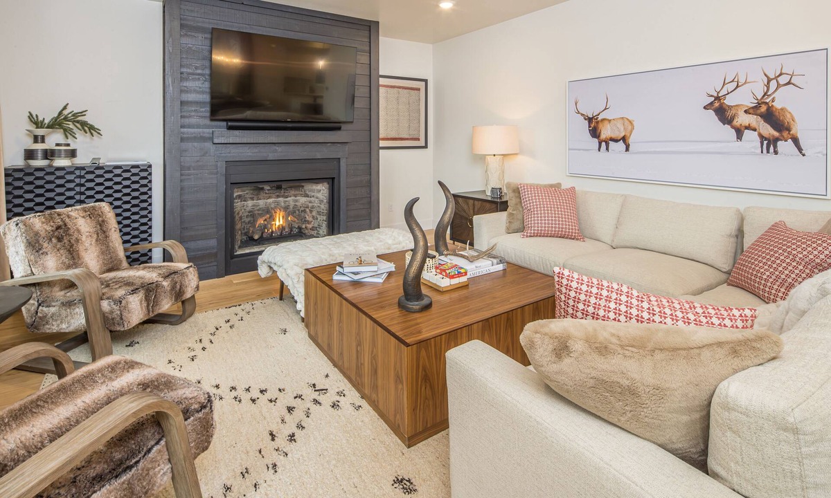 Big Sky House | Luxury condo w/private hot tub & Lone Peak Views, minutes to Big Sky Resort - Copper John Getaway