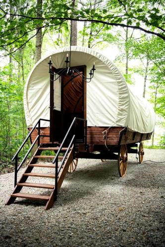 Houston House | Luxury Conestoga Wagon, Perfect for a Weekend Glamping Escape from Dayton, Ohio