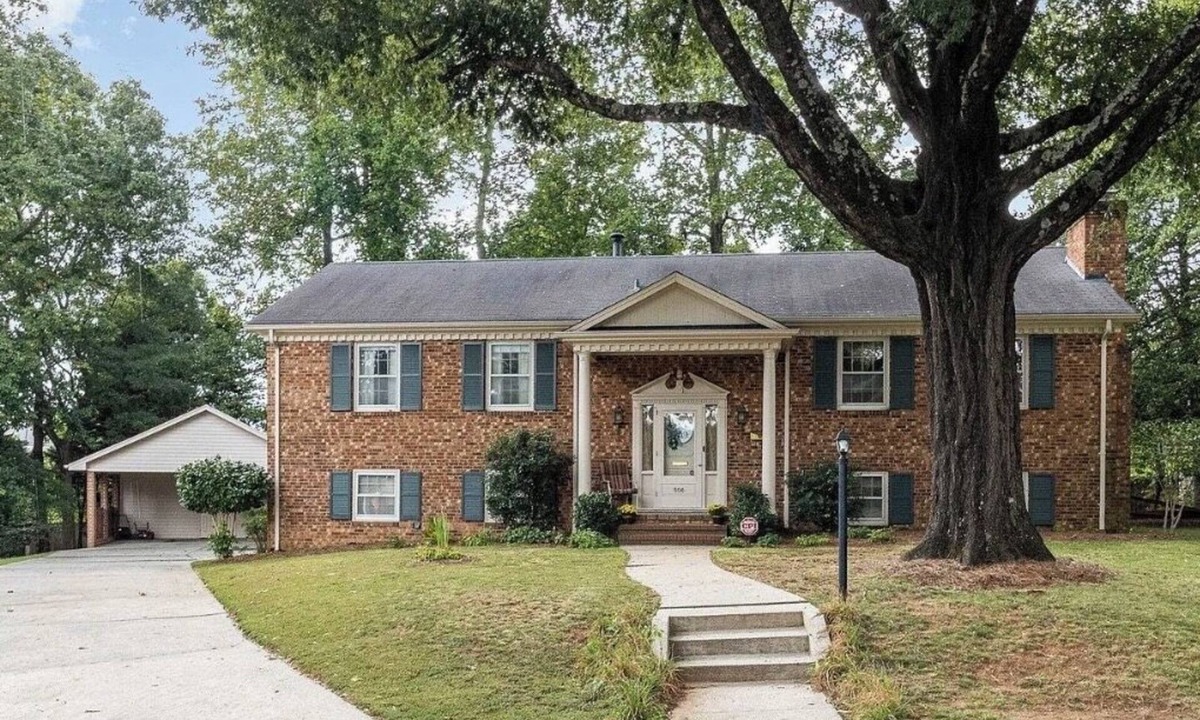 Burlington House | Luxury Country Club Living