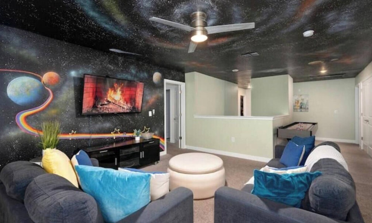 West Haven House | Luxury Disney Villa: Theming, Pool Spa, Game Room & Exclusive Amenities 9BD/5BR