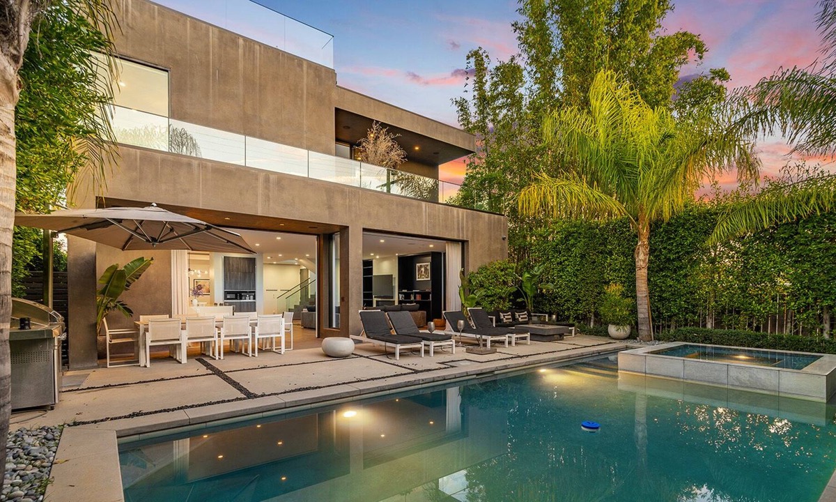 Melrose Villa | LUXURY GARDNER VILLA 5BDR ! POOL AND SPA!