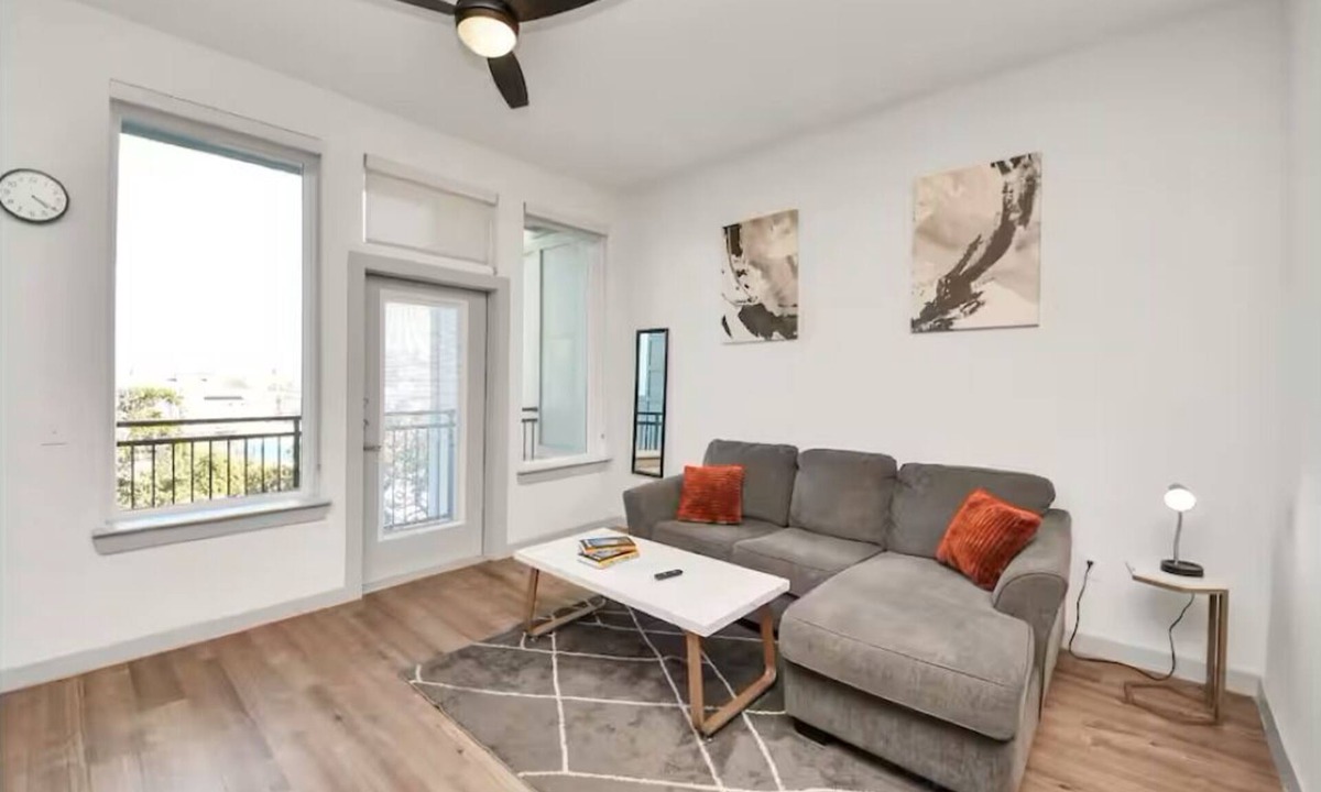 Washington Ave./ Memorial Park Apartment | Luxury Gold Heights 1BR w- Skyline Views