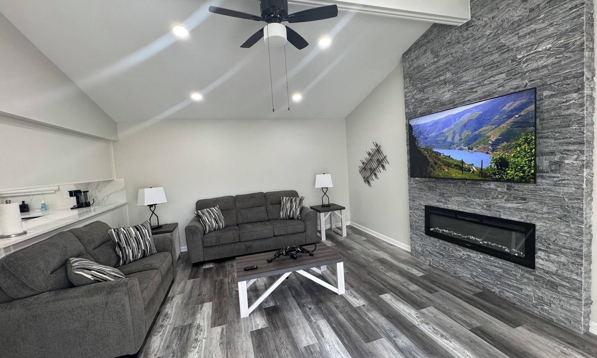 Sterling Heights House | Luxury House Perfect location-3BR Sterling Heights