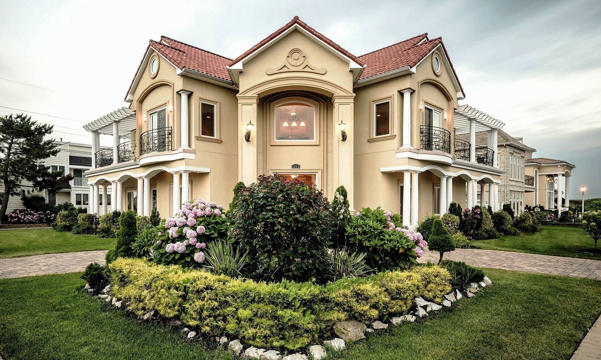 A-Zone House | Luxury Mediterranean Mansion -Pool, Elevator, Roof Deck,3rd House From The Beach