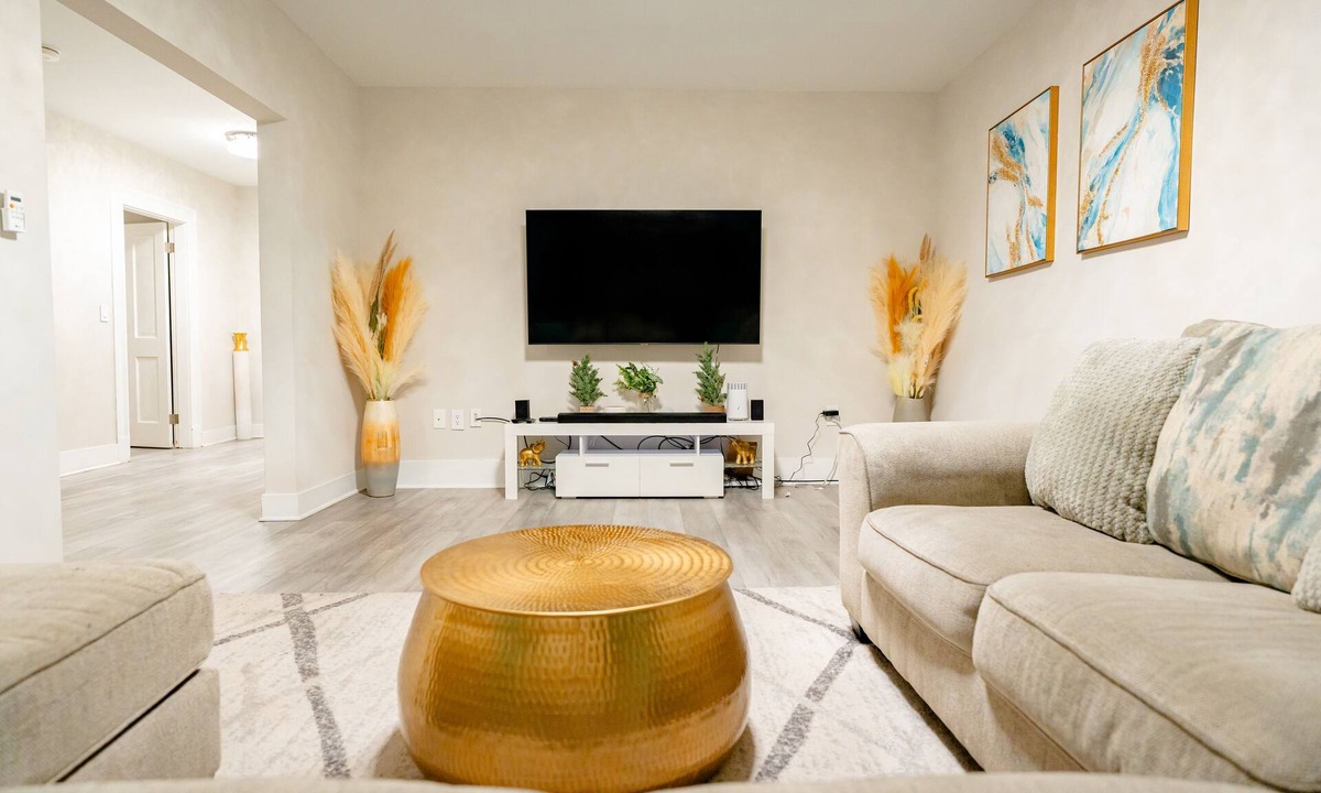 Readville House | Luxury Modern Home - Family Friendly Close to Boston and Gillete Stadium!