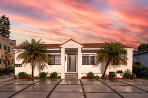 Clarkdale Villa | Luxury Oasis in Culver City! Free parking and Jacuzzi