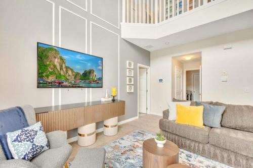 Solana House | Luxury Retreat w Heated Pool near Disney!