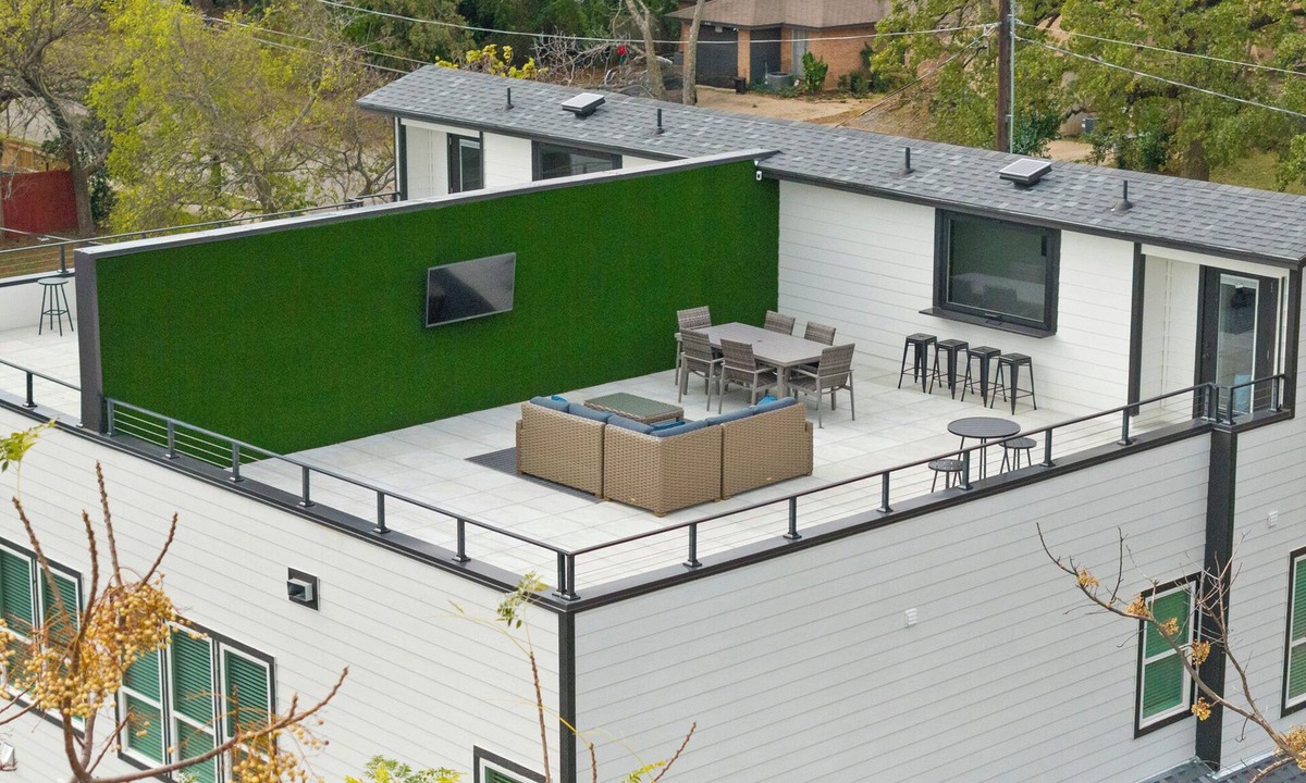 Central Arlington House | Luxury Rooftop Retreat - Near AT&T & Six Flags
