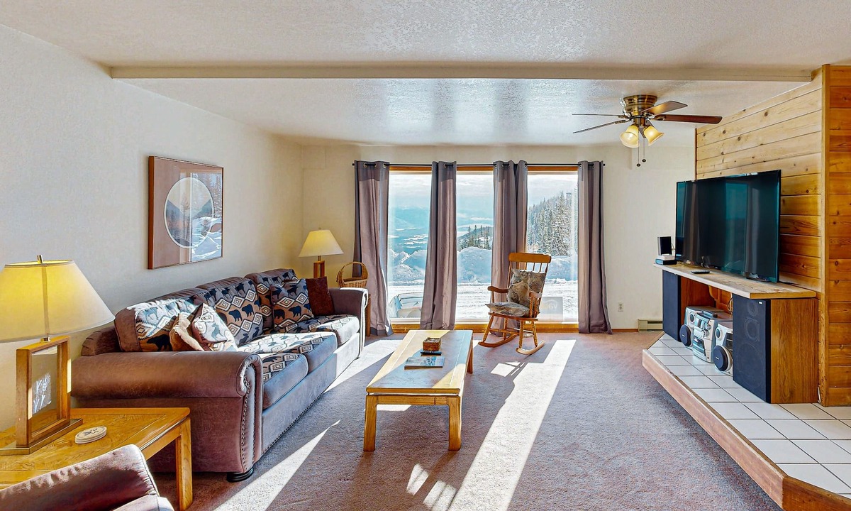 Sandpoint Condo | Luxury Ski-In/Ski-Out Home with Incredible Lake and Mountain Views and Free WiFi
