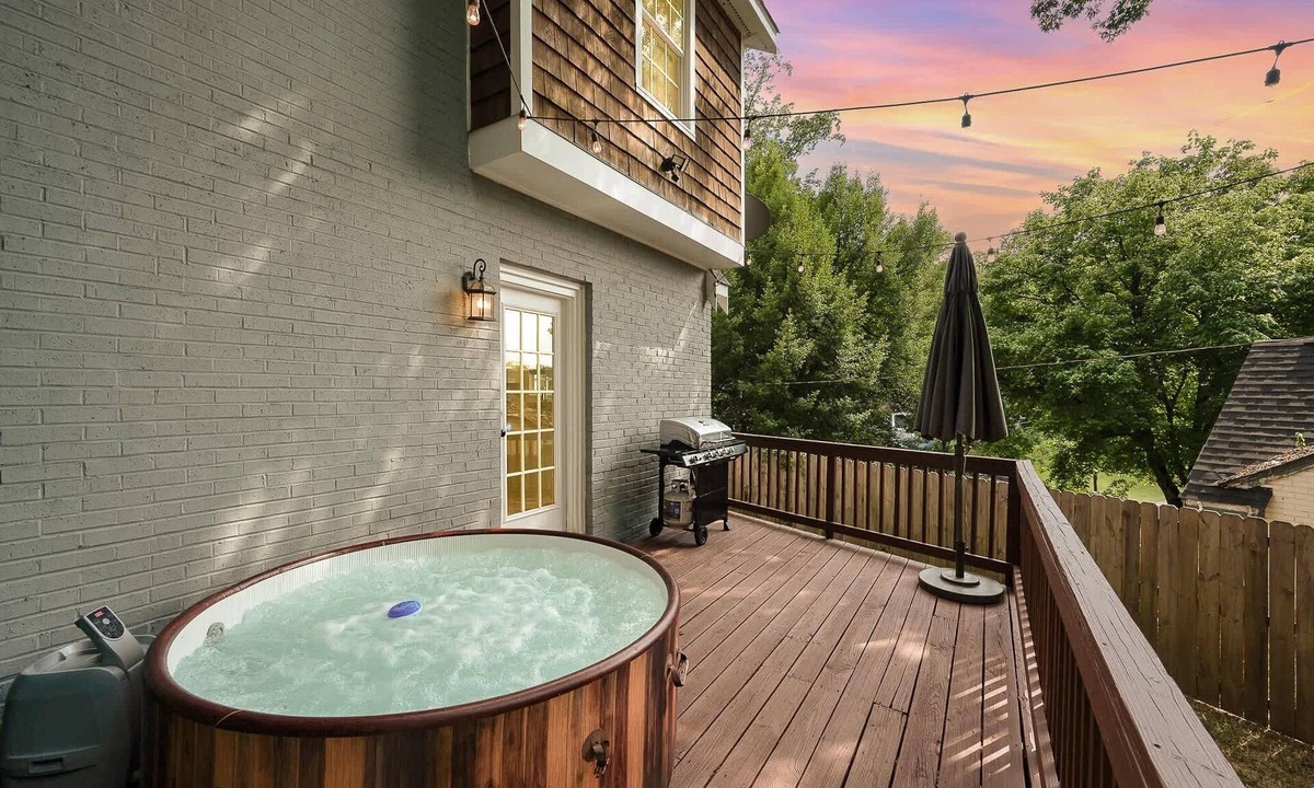 Wilmore House | Luxury South End Retreat - Hot Tub - 4 Bedrooms