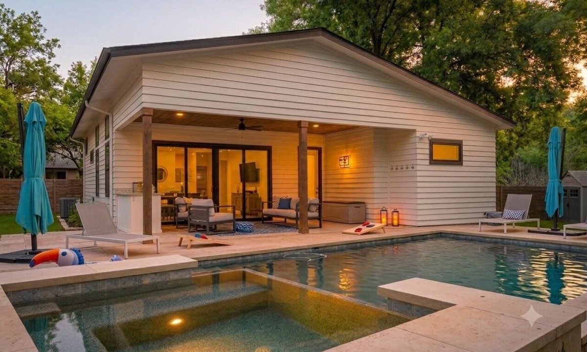 Galindo House | Luxury South Lamar Oasis | Pool, Spa & Fire Pit