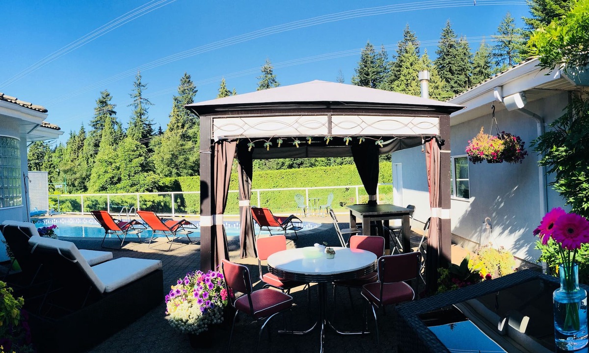 Coquitlam Bed & Breakfast | Luxury Space - Private Access/Private Area