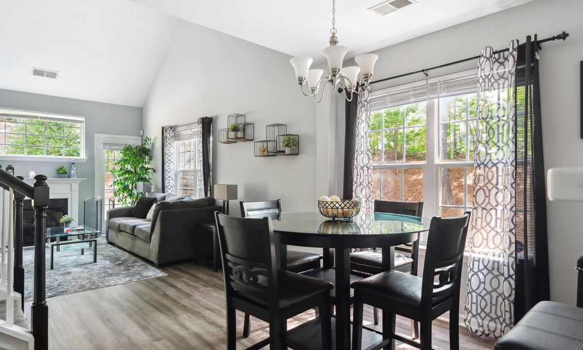 Charlotte House | Luxury Townhome in Charlotte-10 min from UNCC, PNC Pavilion and Motor Speedway