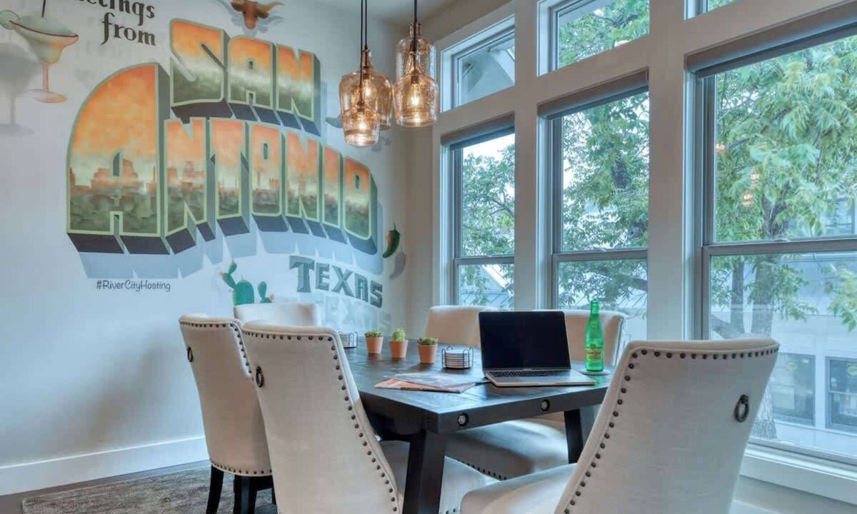 Southtown House | Luxury Townhome - King William/Southtown