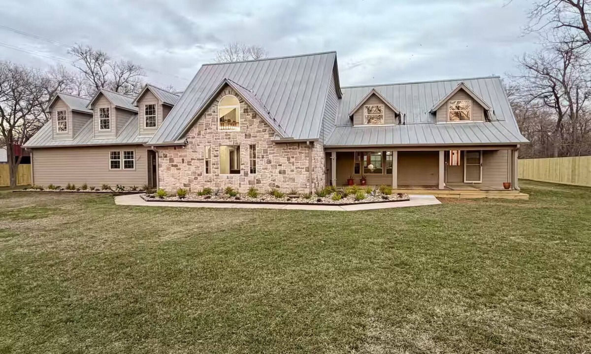 Brookshire House | Luxury Villa Near Houston Sleeps 16 Designer Bunk Room