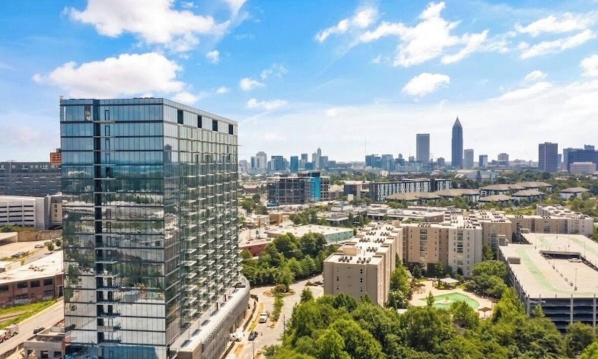 Westside Apartment | Luxury West Midtown 3br Skyrise Floor to Ceiling Views