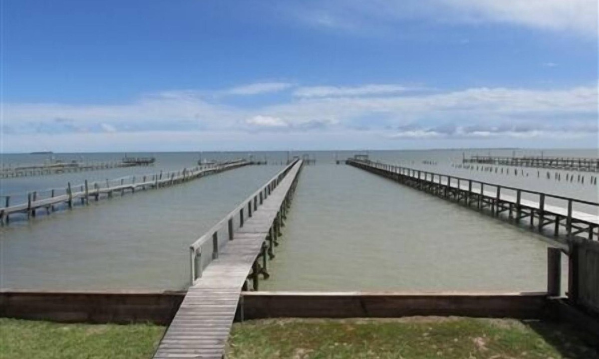 Port Mansfield House | Mac's Place. 4 Bedroom, Three Bath. Private Fishing Pier.