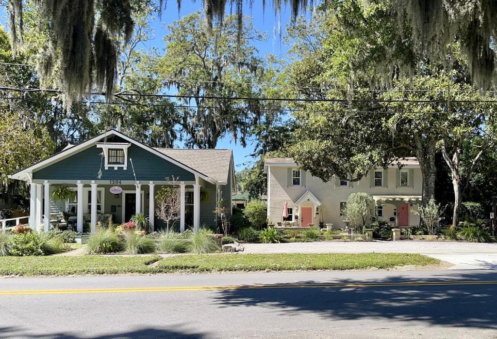 Uptown Apartment | Magnolia Court Suites