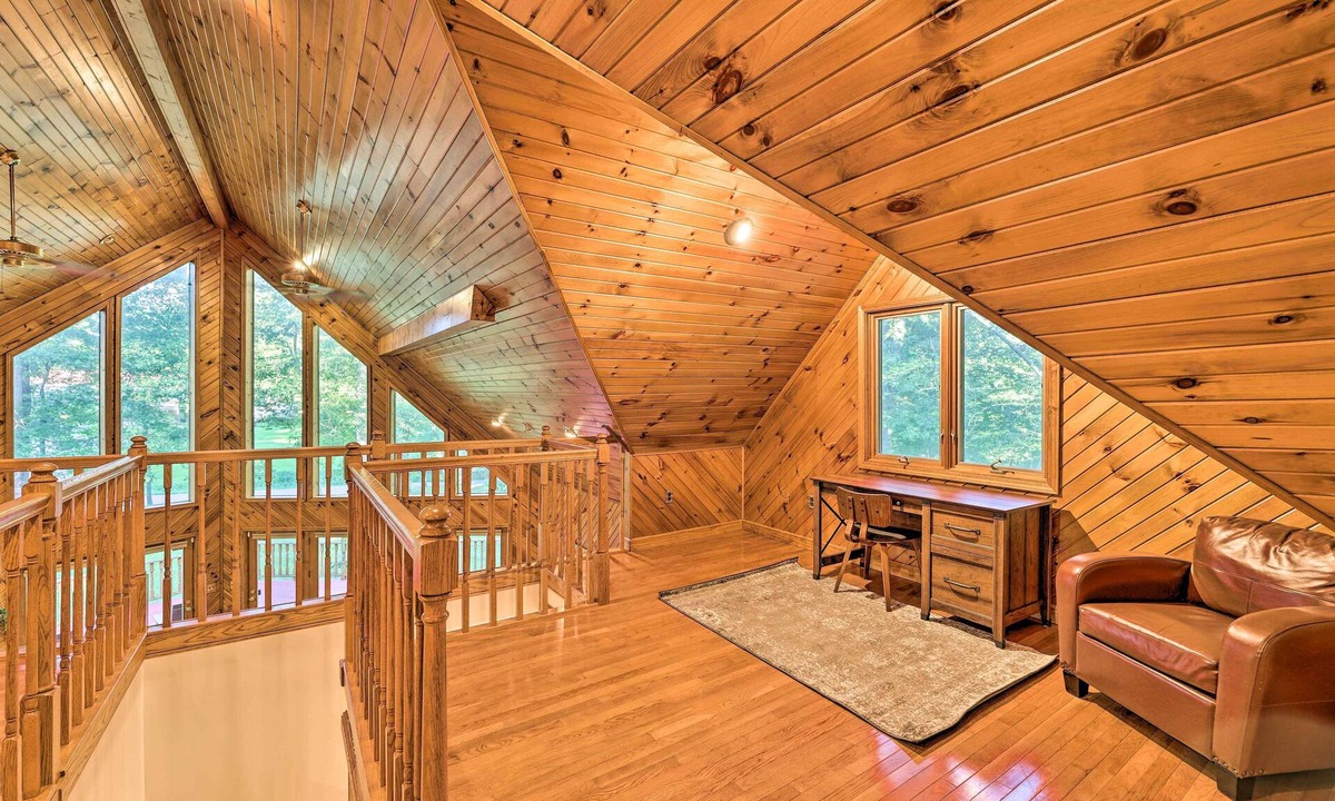 Lewisburg Cabin | Majestic Caldwell Retreat w/Wraparound Deck!