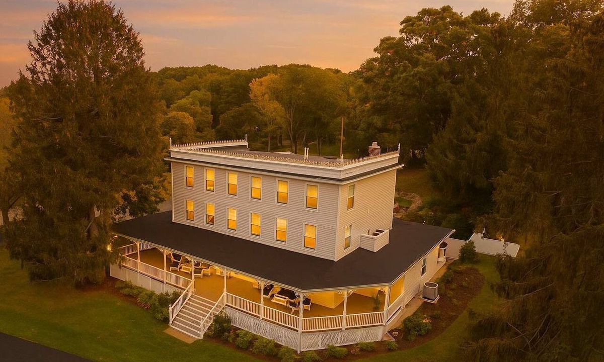 Town of Marlborough House | Maple Branch Manor