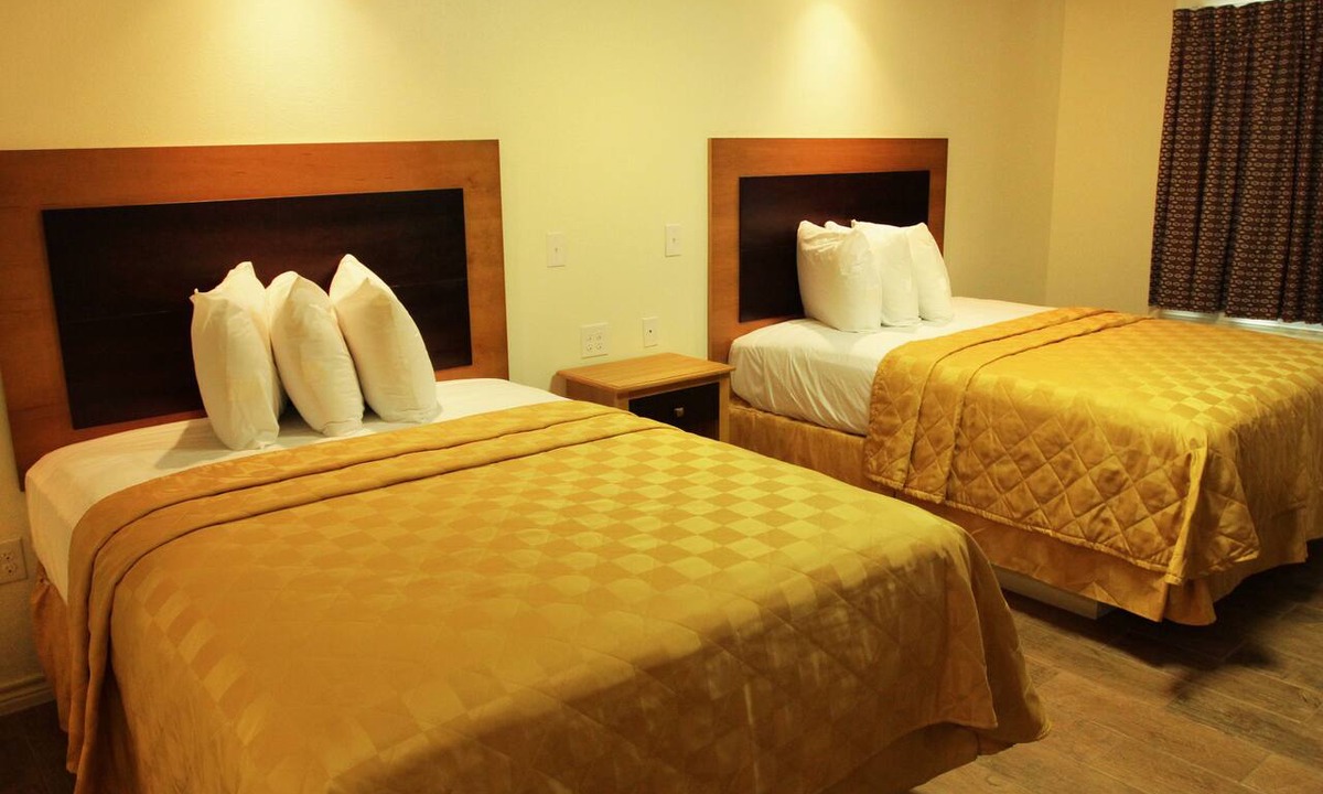 Eagle Pass Hotel | Maverick Inn