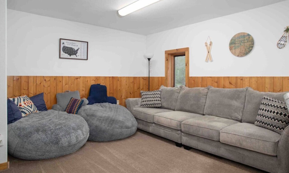 Badger House | Meadow Rue Retreat Aurora Views Near Fairbanks