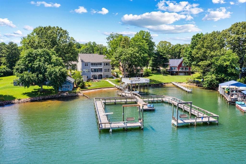 Denver Villa | Mega Dock Sleeps 22 Movie Theater 2 Kitchen