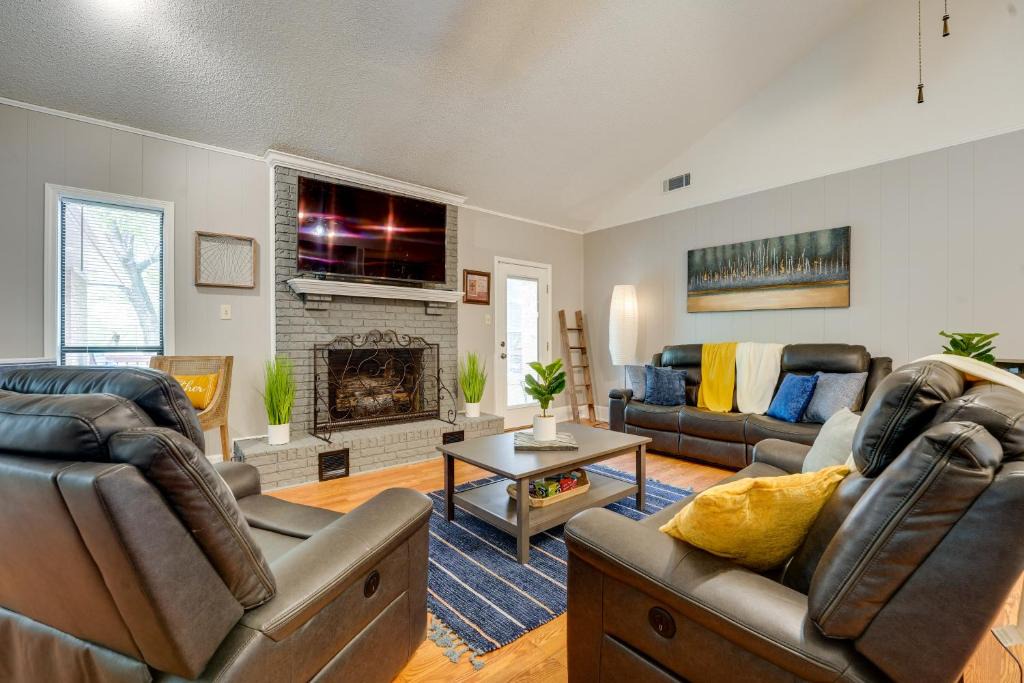 Capleville House | Memphis Vacation Rental Getaway with Large Deck