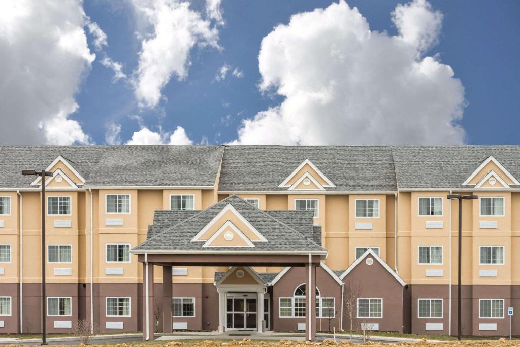 Beaver Falls Hotel | Microtel Inn & Suites by Wyndham Beaver Falls