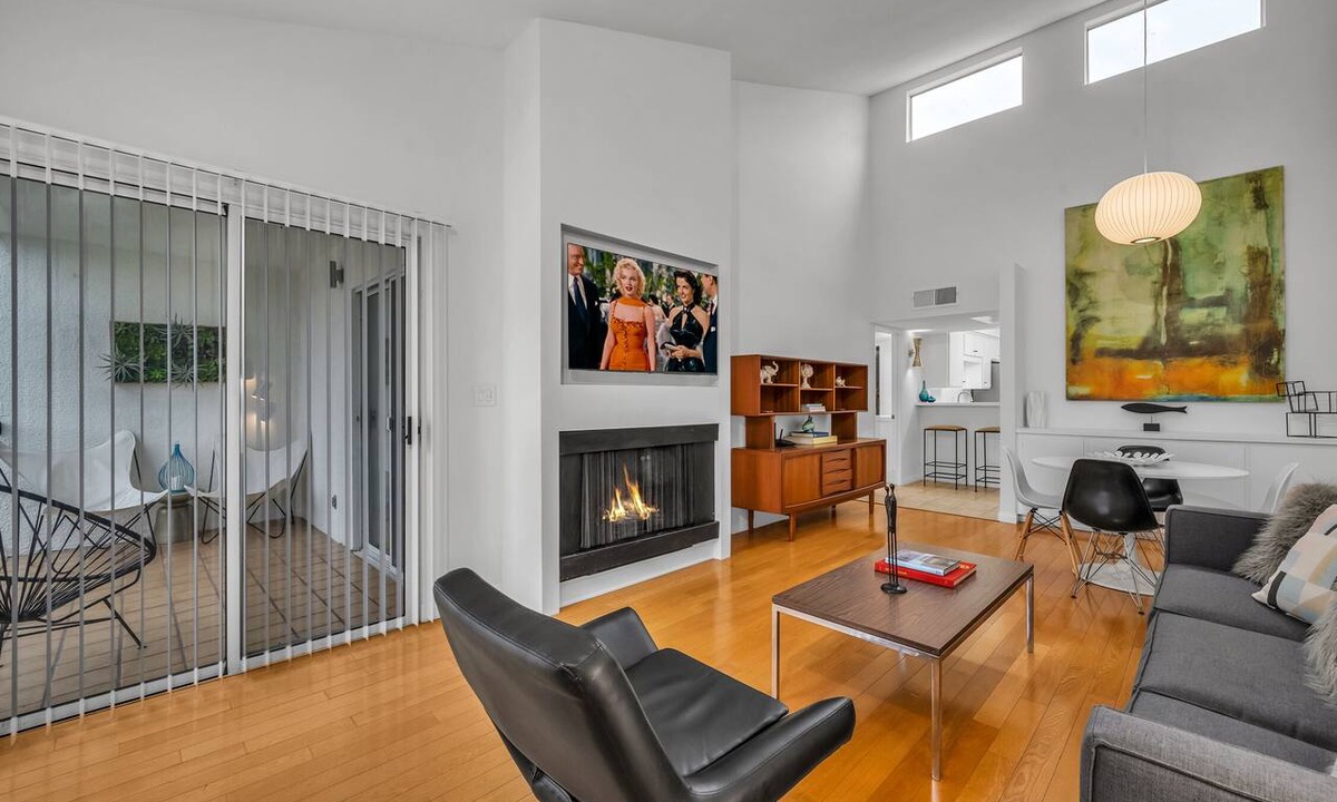 Wilshire Montana Condo | Mid Century North of Wilshire, 1 block to Montana Ave!