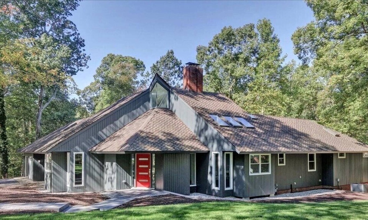 Tuckahoe House | Million-dollar home in uscale Mooreland Farms neighborhood