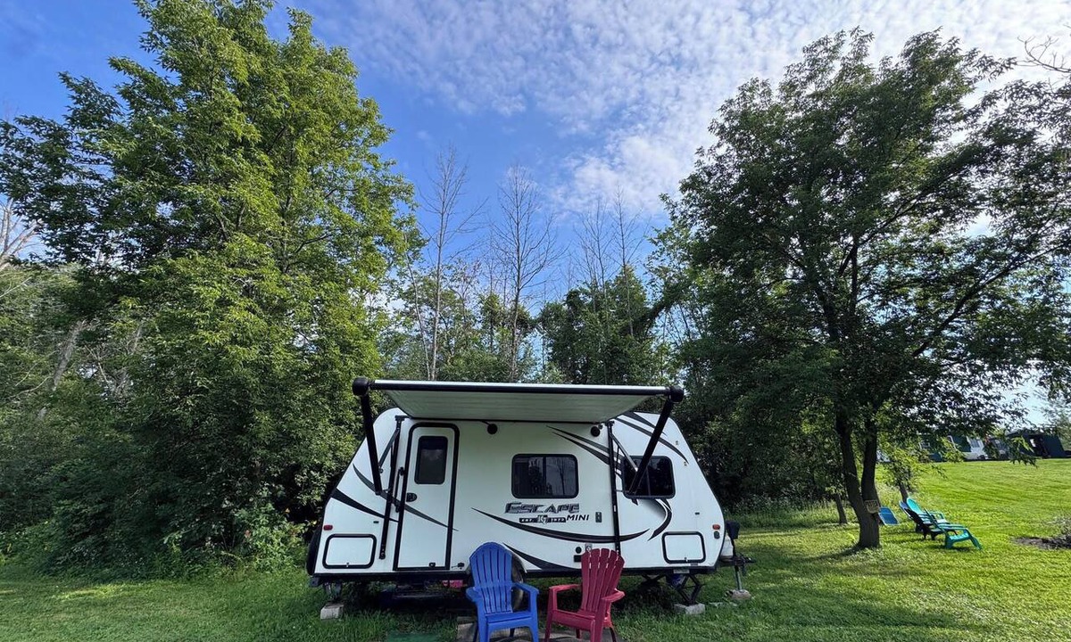 Champlain House | MINI Camper -fully equipped stationary