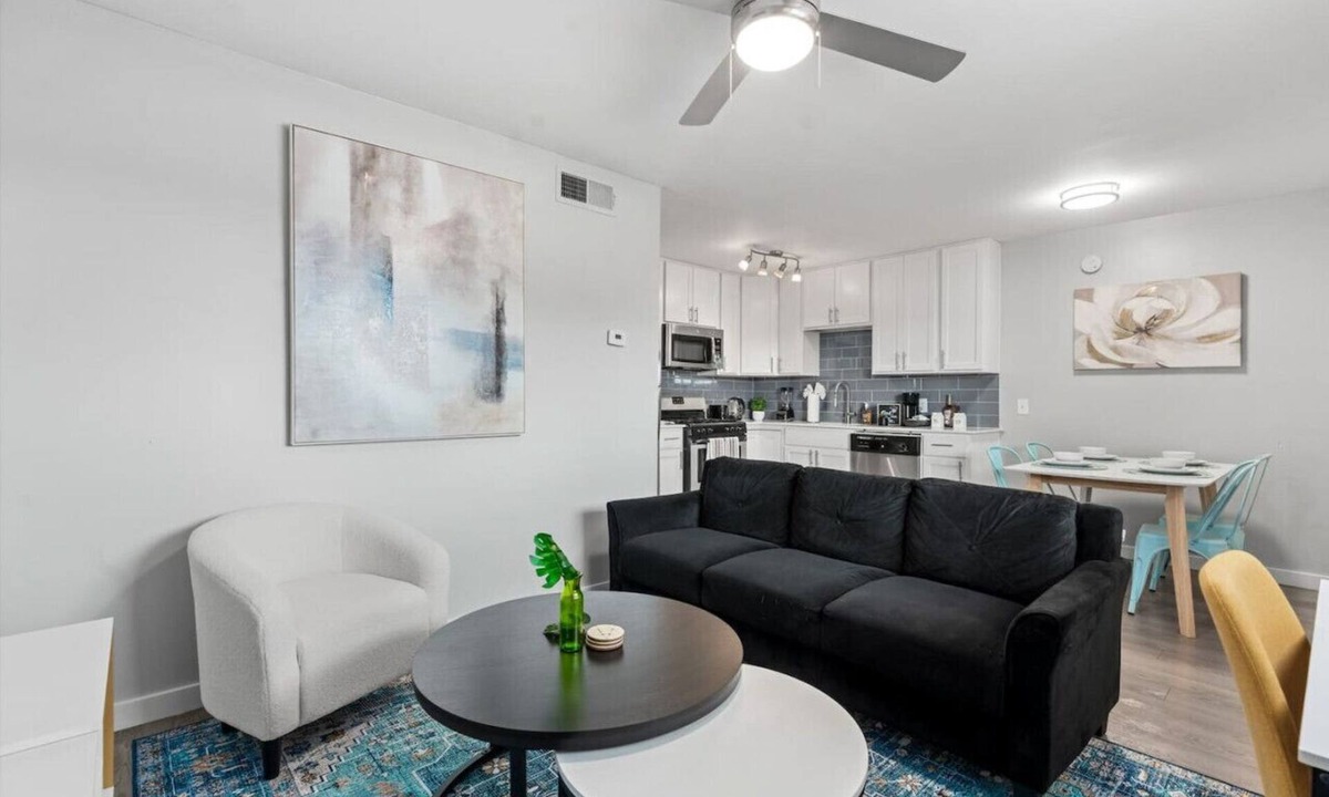 Hyde Park Apartment | Mins 2 Dwntown ~ Private Retreat ~ Austin Cove