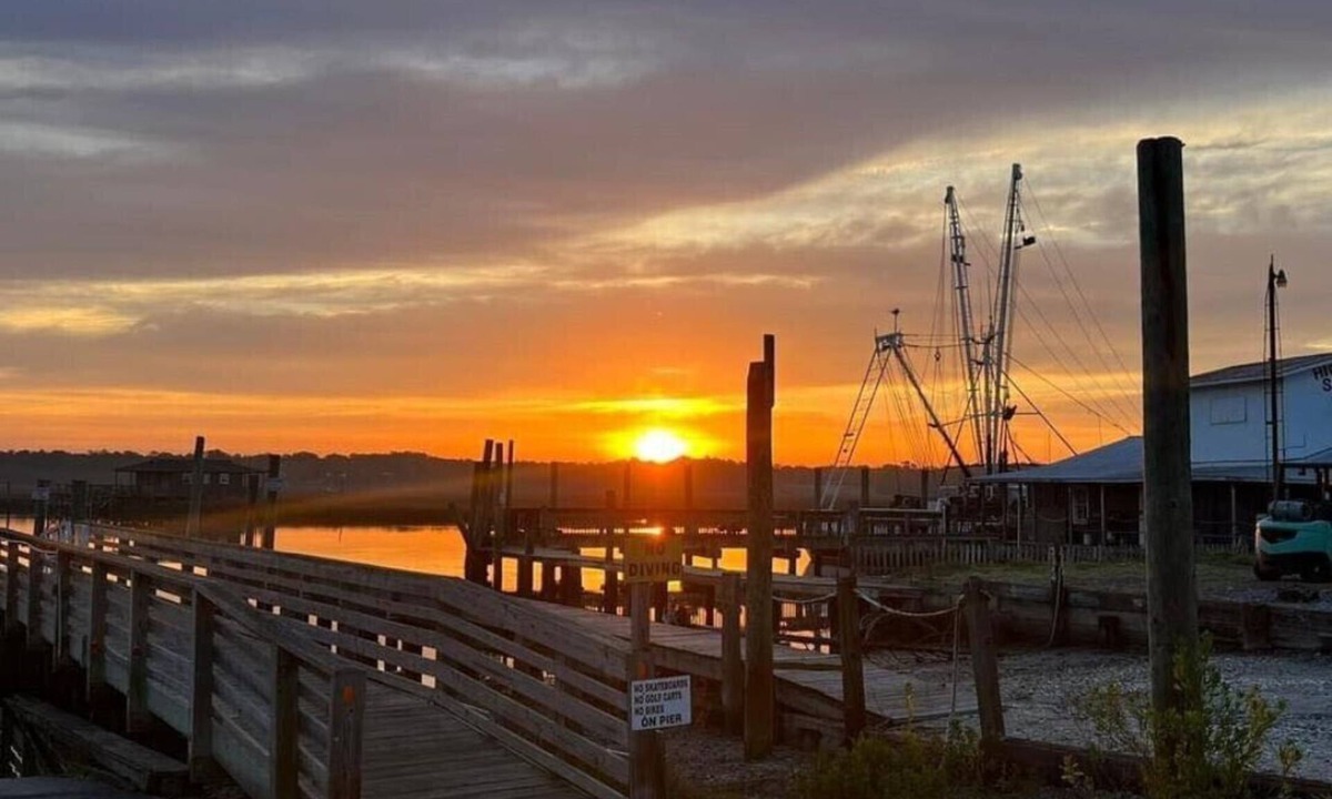 Varnamtown House | Minuets from beautiful Holden Beach, seconds away from Lockwood Folly boat ramp