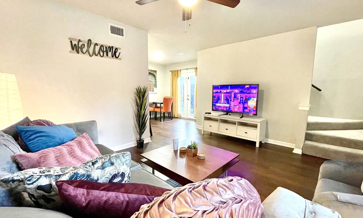 Spring Branch Central Apartment | 🤩 Minutes to CITY CENTRE & Galleria