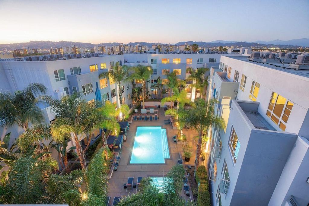 Mid-Wilshire Apartment | Miracle Mile Apartments